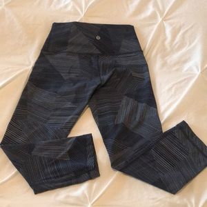 Lululemon crop leggings size 6